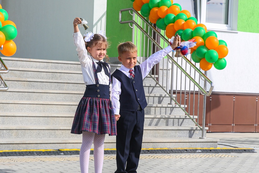 Школа 52 тюмень. Школа в Казарово Тюмень. Открытие школы 52 Тюмень. 1 Сентября открытие новых школы.