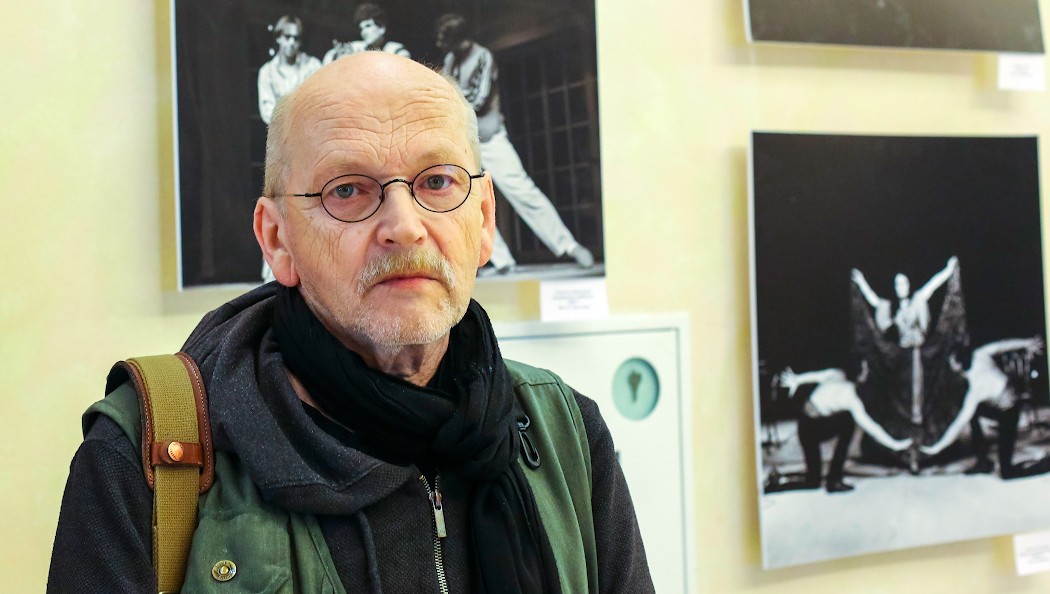 Один театр краснодар. Портреты в театре. Венеция казановы петербург дягилева выставка фото. Слепок ноги анны павловой. Любовь завадская театр на литейном.